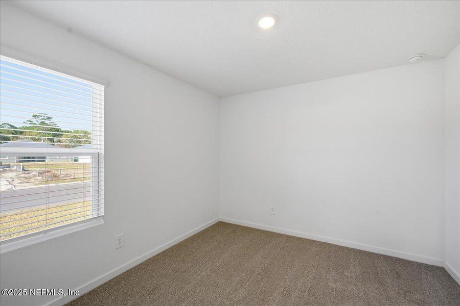 Spacious, unfurnished interior of a new home in Azalea Creek, Jacksonville (Image 18).