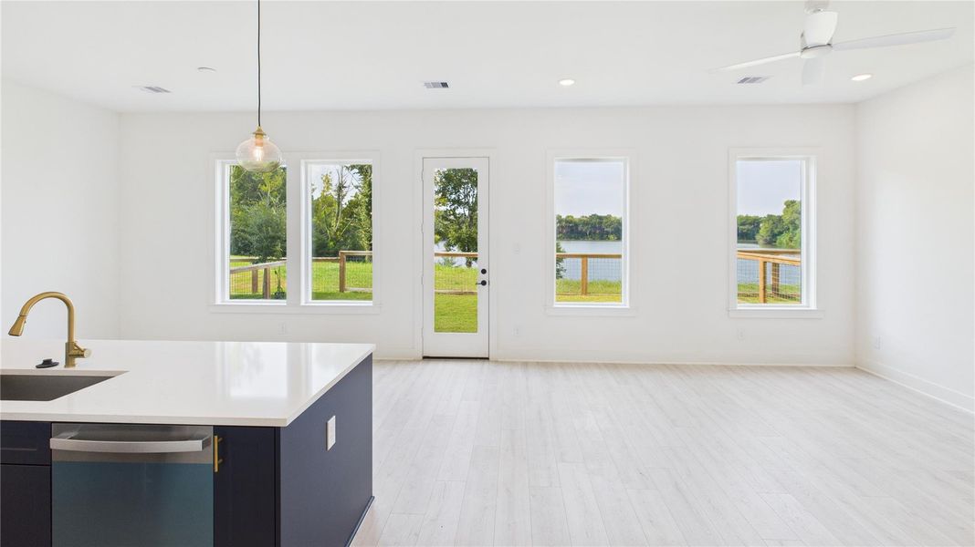 Spacious, unfurnished interior of a new home in , Houston (Image 15).