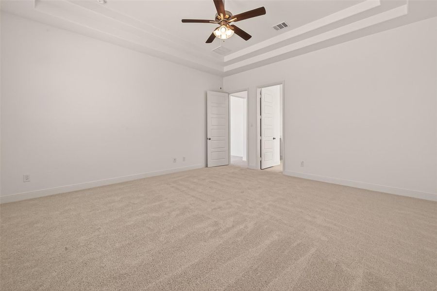 Spacious, unfurnished interior of a new home in Lago Mar, Texas City (Image 26).