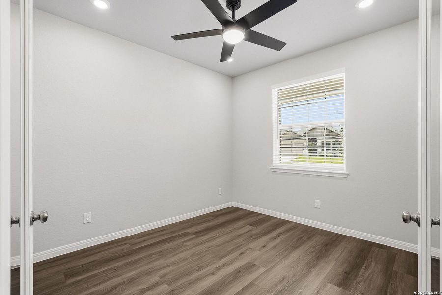 Spacious, unfurnished interior of a new home in Cinco Lakes, San Antonio (Image 20).