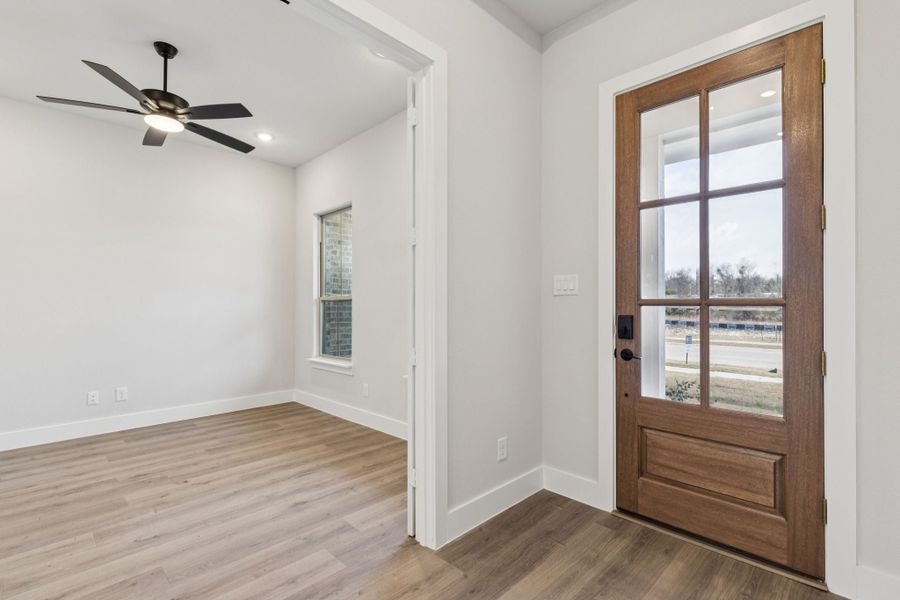 Spacious, unfurnished interior of a new home in Dove Hollow, Waxahachie (Image 30). Spacious, unfurnished interior of a new home in Dove Hollow, Waxahachie (Image 30).