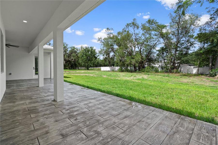 Exterior details and patio area of a home in , New Port Richey (Image 3).