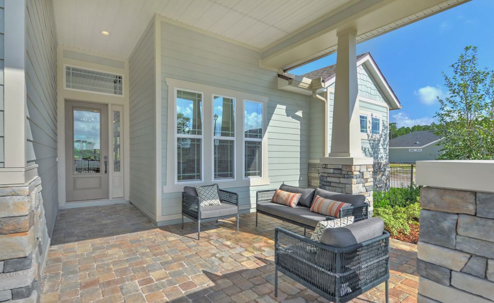 Exterior details and patio area of a home in Seven Pines, Jacksonville (Image 3).