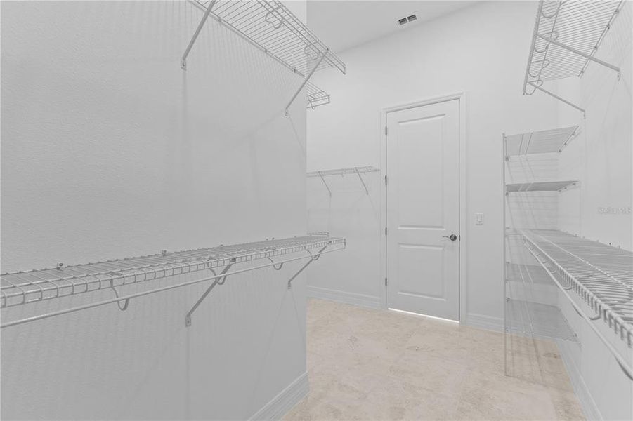 Spacious, unfurnished interior of a new home in The Reserve at Victoria, Deland (Image 19).