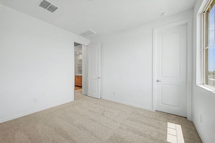 Spacious, unfurnished interior of a new home in Soleo, San Tan Valley (Image 12).