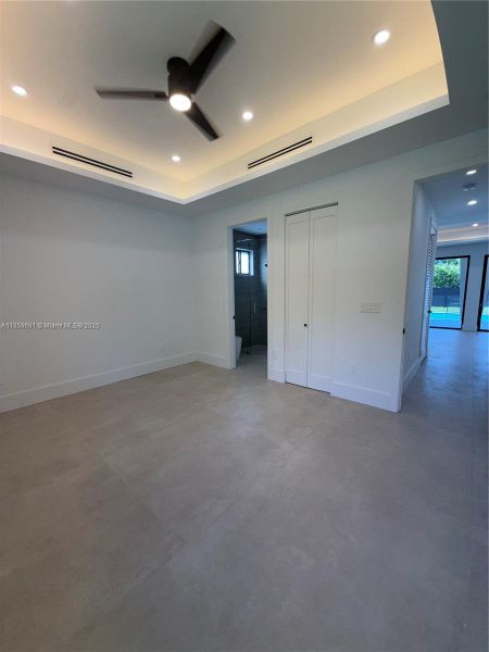 Spacious, unfurnished interior of a new home in , Miami (Image 49).