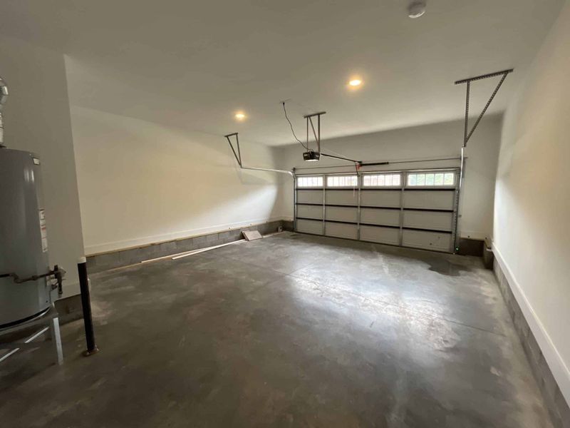 Spacious, unfurnished interior of a new home in Saundersville Station, Hendersonville (Image 14).