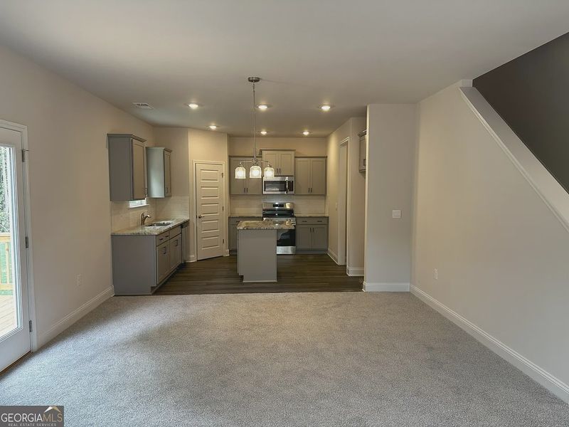 Spacious, unfurnished interior of a new home in Canterbury Villas, Carrollton (Image 10).
