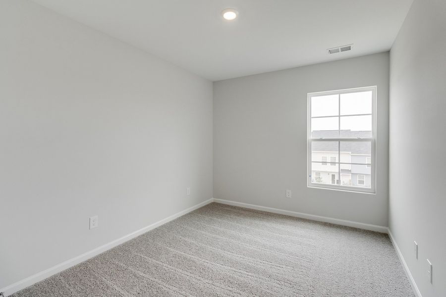 Spacious, unfurnished interior of a new home in Astoria, Columbia (Image 26).