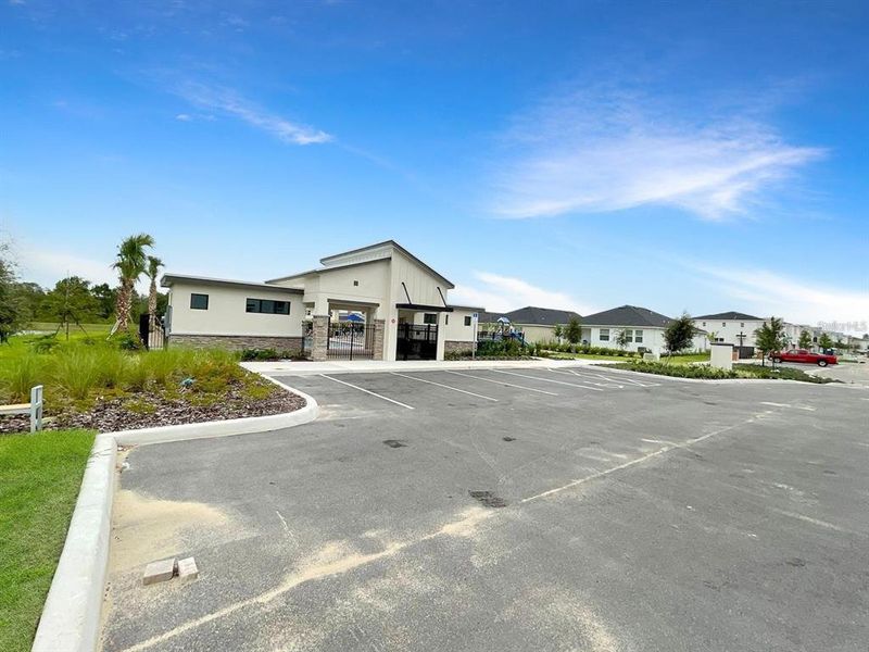 Community amenities in , Davenport (Image 17).