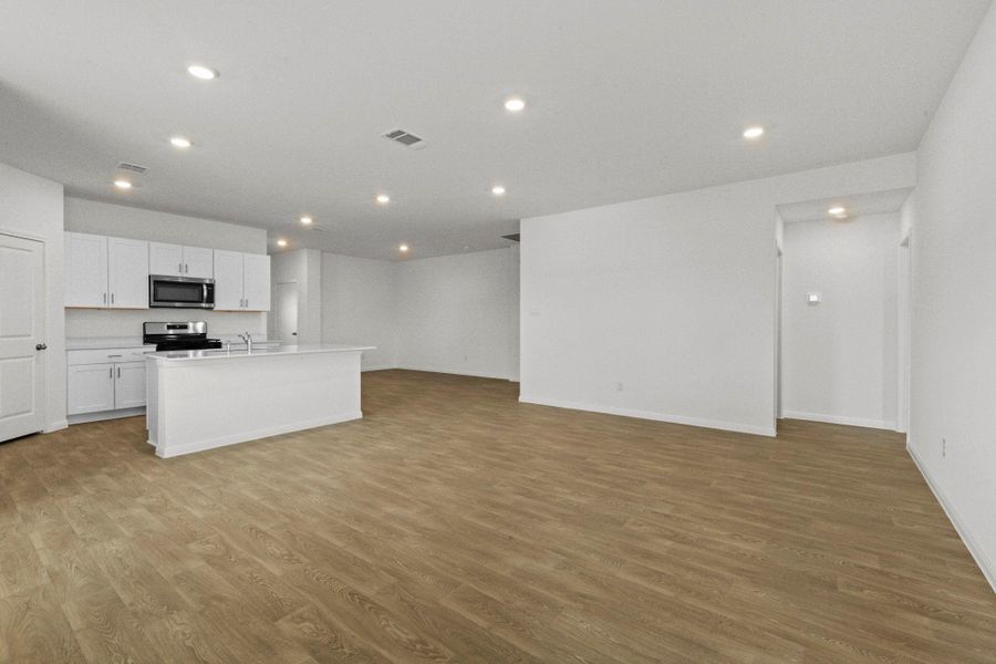 Spacious, unfurnished interior of a new home in , San Marcos (Image 33).
