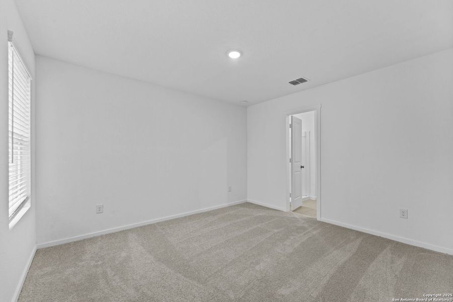 Spacious, unfurnished interior of a new home in Torian Village: Belmar Collection, San Antonio (Image 16).