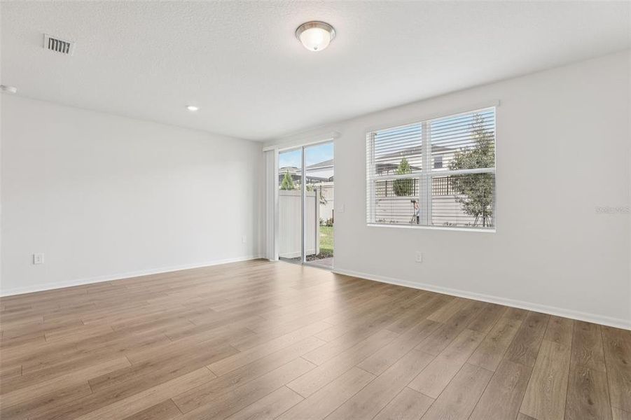 Spacious, unfurnished interior of a new home in Cagan Crossings West, Clermont (Image 17).