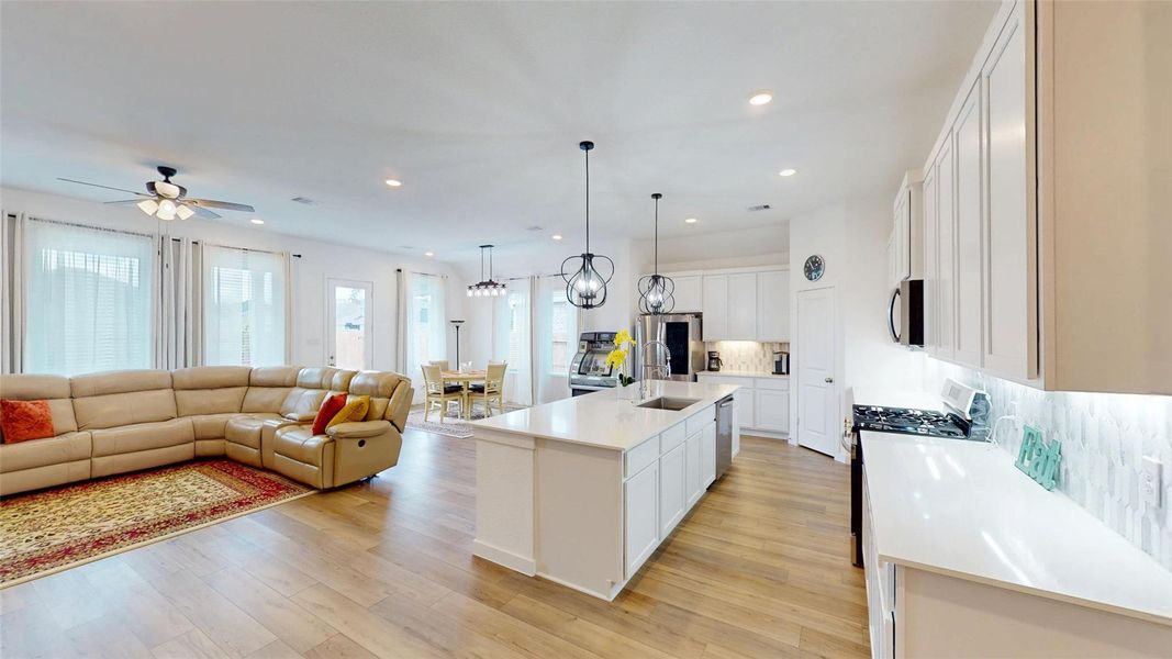 Open Floor Plan with Kitchen, Dining and Living Room all Open Open Floor Plan with Kitchen, Dining and Living Room all Open