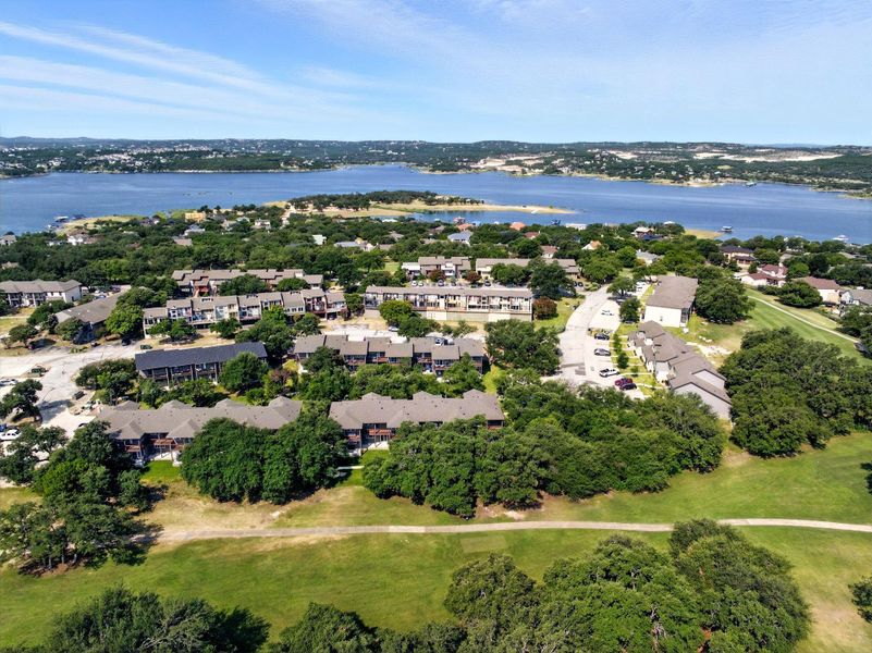 7 minutes from Lake Travis! 7 minutes from Lake Travis!