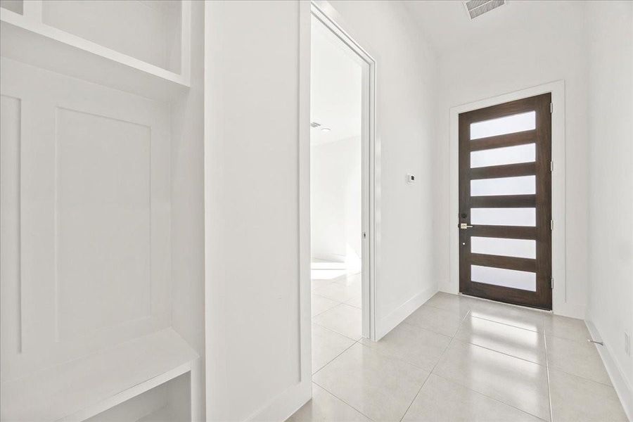 Spacious, unfurnished interior of a new home in Middle Street Lofts on the Bayou, Houston (Image 26). Spacious, unfurnished interior of a new home in Middle Street Lofts on the Bayou, Houston (Image 26).