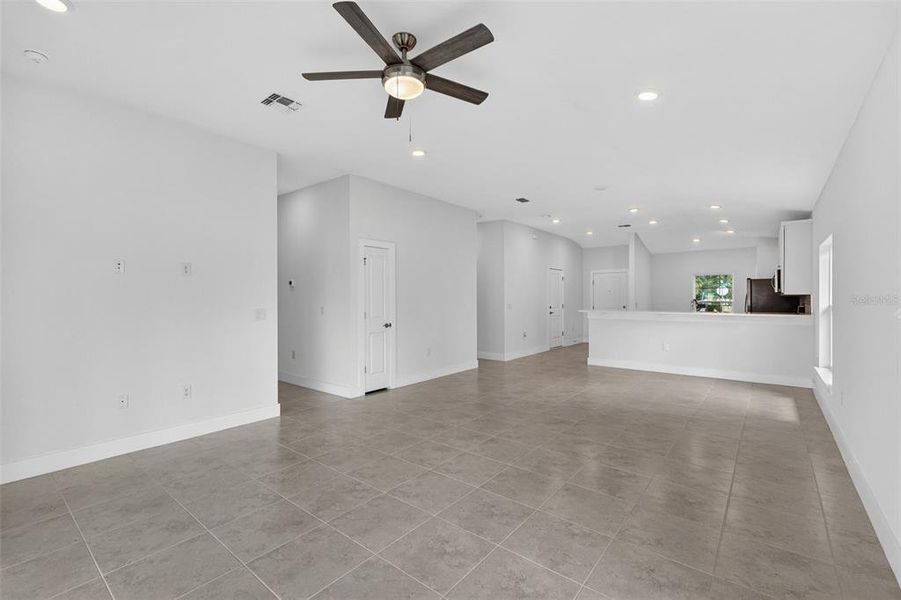 Spacious, unfurnished interior of a new home in , Port Charlotte (Image 21).
