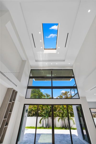 Spacious, unfurnished interior of a new home in , Fort Lauderdale (Image 49). Spacious, unfurnished interior of a new home in , Fort Lauderdale (Image 49).