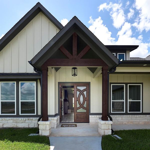 Exterior details and patio area of a home in , Angleton (Image 3).