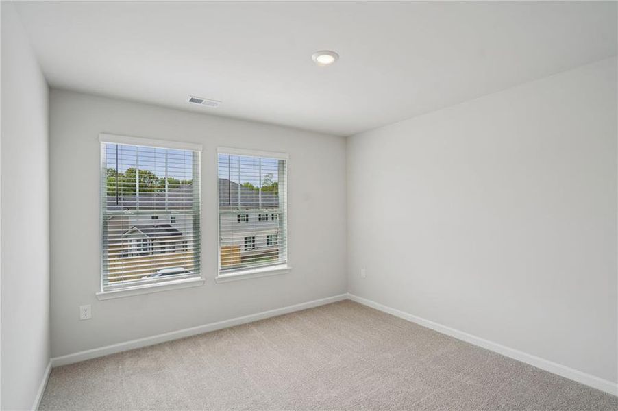 Spacious, unfurnished interior of a new home in Westmont Preserve, Powder Springs (Image 32).