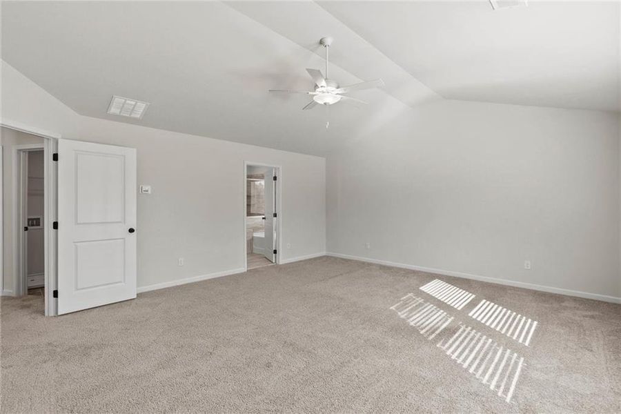 Spacious, unfurnished interior of a new home in , Auburn (Image 28).