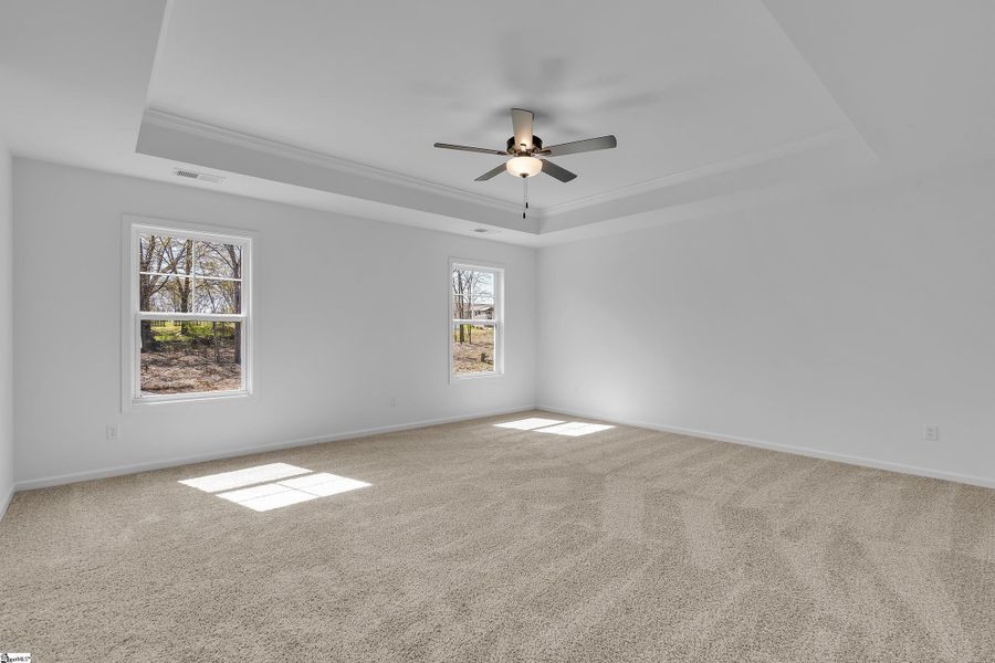 Spacious, unfurnished interior of a new home in Lynbrook, Boiling Springs (Image 27).