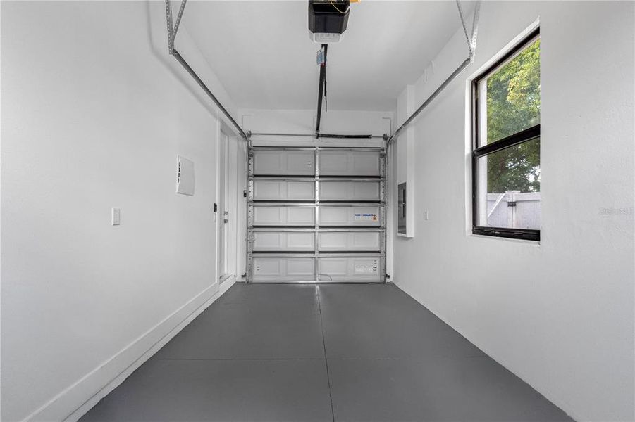 Spacious, unfurnished interior of a new home in , Tampa (Image 18).