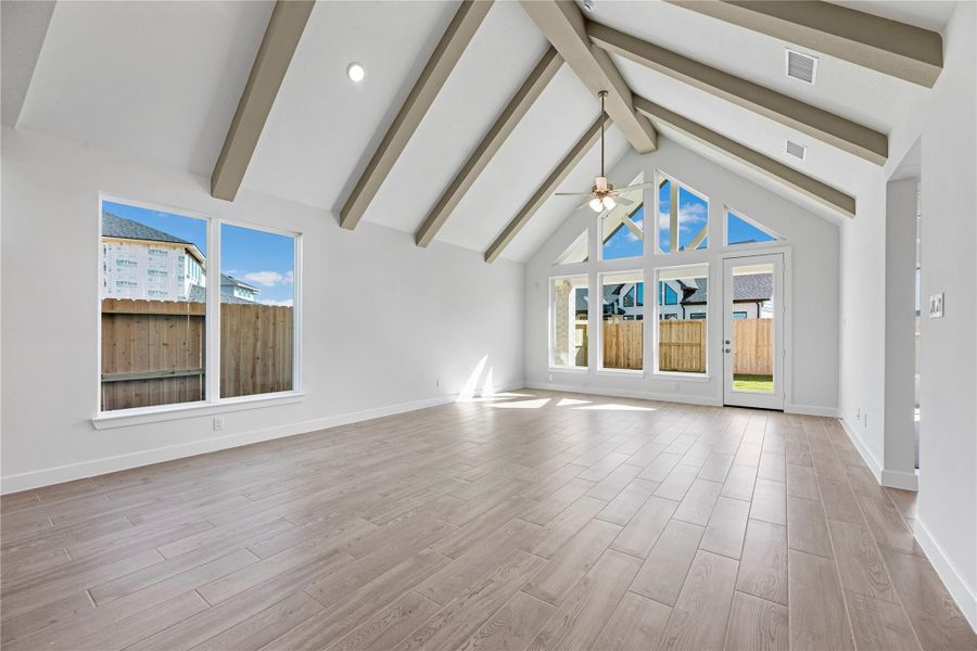 Spacious, unfurnished interior of a new home in Cross Creek West, Fulshear (Image 9).