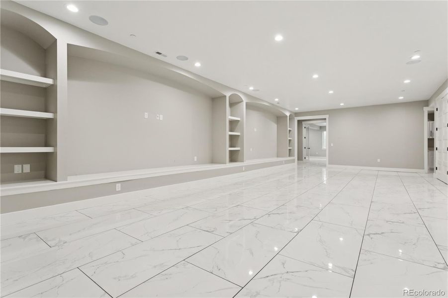 Spacious, unfurnished interior of a new home in , Hudson (Image 22).