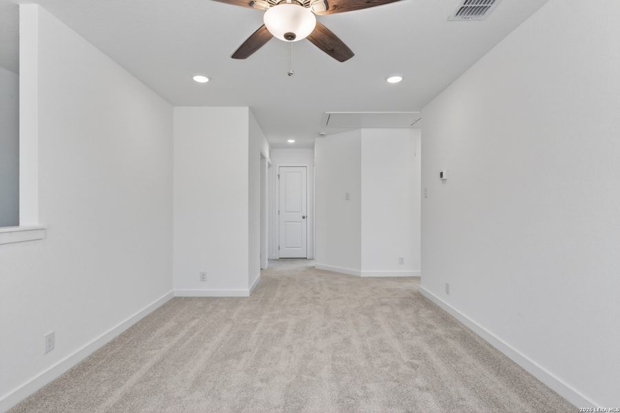 Spacious, unfurnished interior of a new home in Saddlebrook Ranch, Schertz (Image 25).