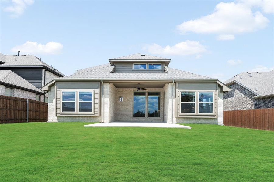 Exterior details and patio area of a home in Mockingbird Heights, Midlothian (Image 27).