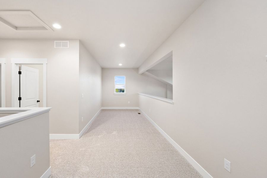 Spacious, unfurnished interior of a new home in Vernazza, Windsor (Image 20).