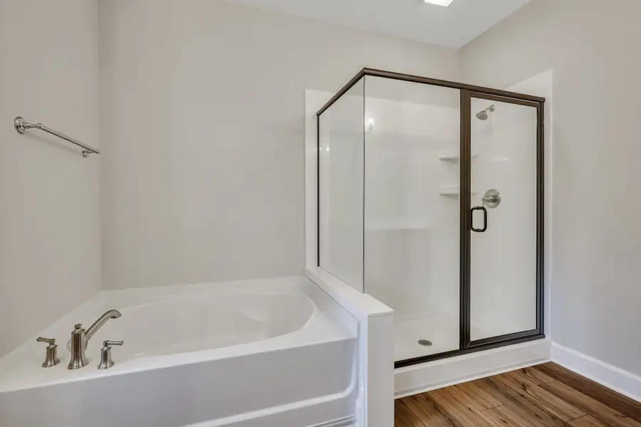 Laurel Owner’s Bath – Walk-In Shower Laurel Owner’s Bath – Walk-In Shower