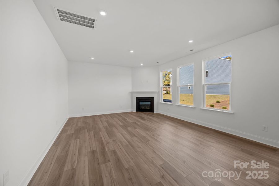 Spacious, unfurnished interior of a new home in Farms at Bellingham, Mooresville (Image 24).