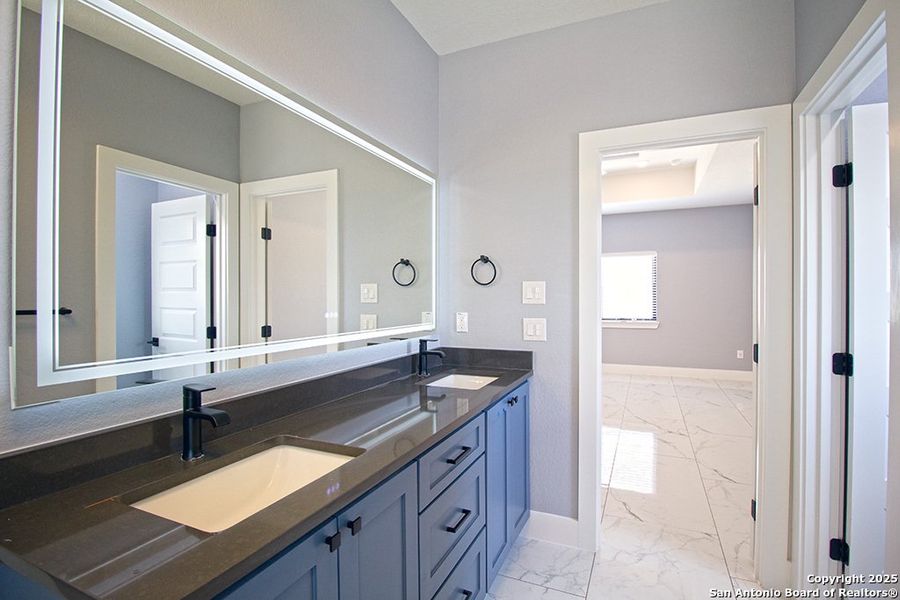 Furnished interior view inside a new home in , La Vernia (Image 8).