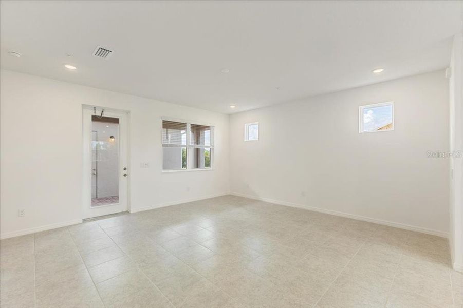 Spacious, unfurnished interior of a new home in The Residences at Emerson Park, Apopka (Image 10).