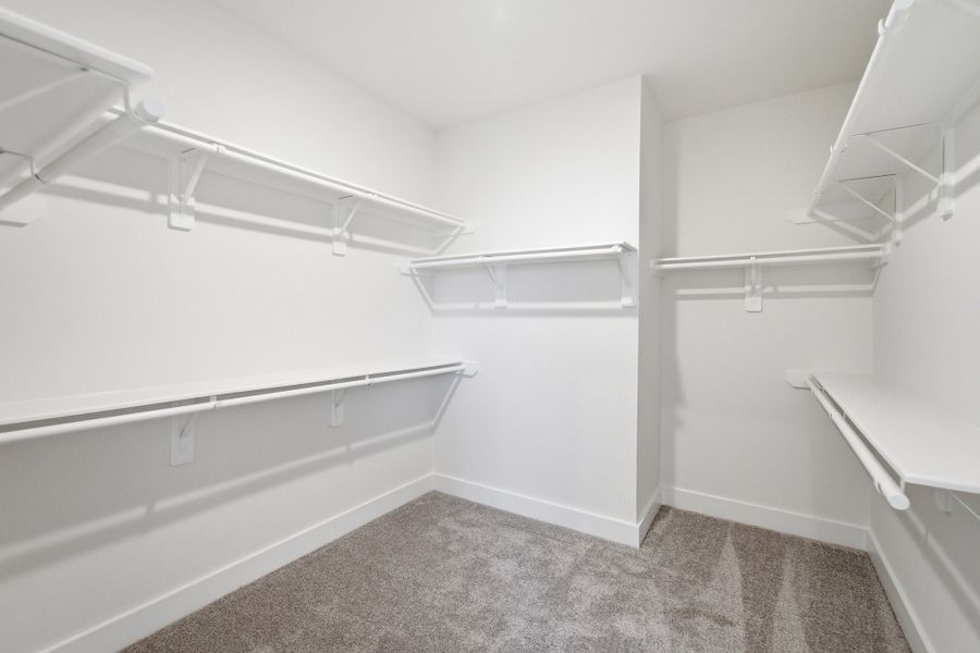 Spacious, unfurnished interior of a new home in Ashland, Angleton (Image 35).