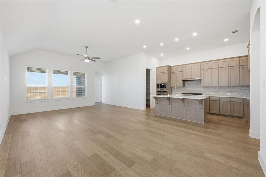 Spacious, unfurnished interior of a new home in Sandbrock Ranch, Aubrey (Image 14).