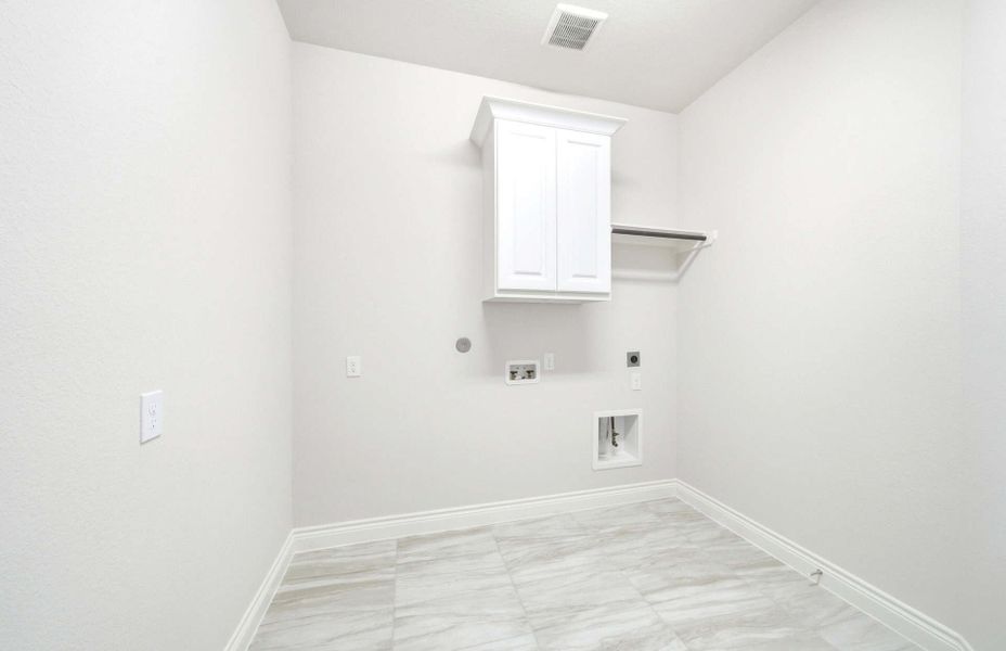 Representative unfurnished interior of a home built from the 2688AU by Ravenna Homes in Audubon 60′, Magnolia (Image 27).