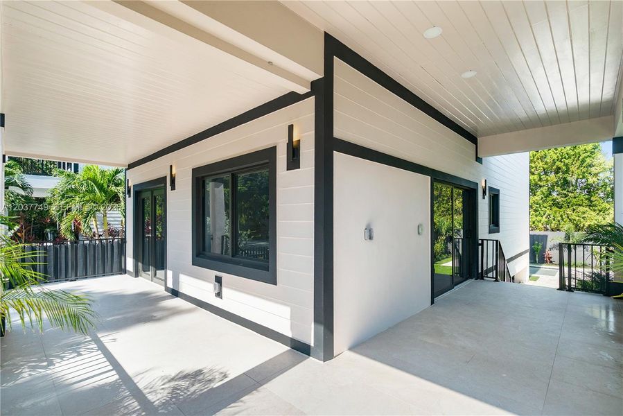 Exterior details and patio area of a home in , Key Largo (Image 21).