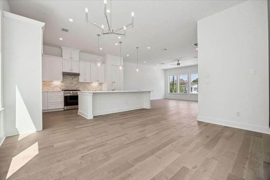 10 Foot Ceilings * Light and Bright. 10 Foot Ceilings * Light and Bright.