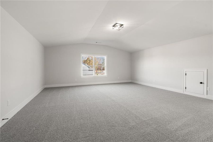 Spacious, unfurnished interior of a new home in Yellowstone Farms, Cumming (Image 21).