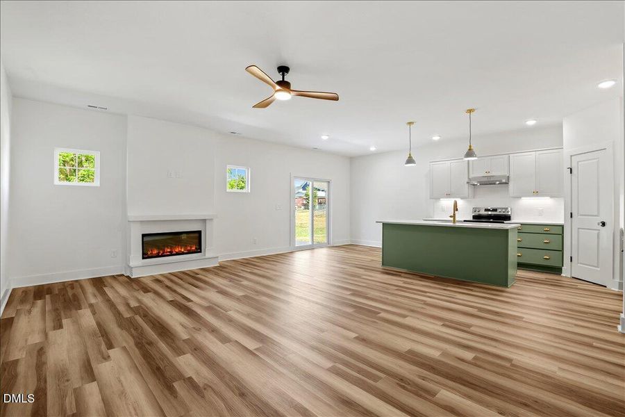 09-204 W Wilson St-9