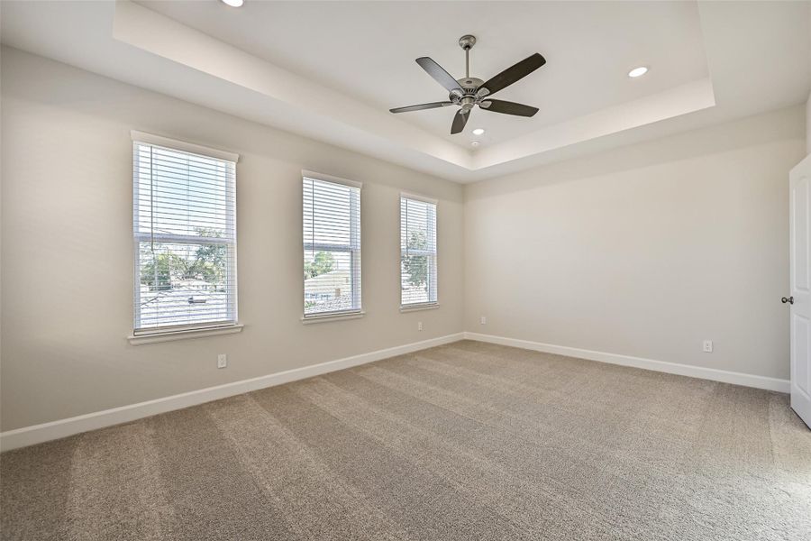 Spacious, unfurnished interior of a new home in Pearland Old Townsite, Pearland (Image 30).