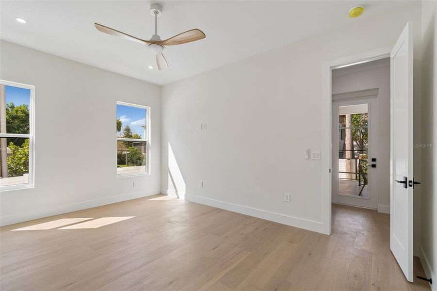 Spacious, unfurnished interior of a new home in , Tampa (Image 21).