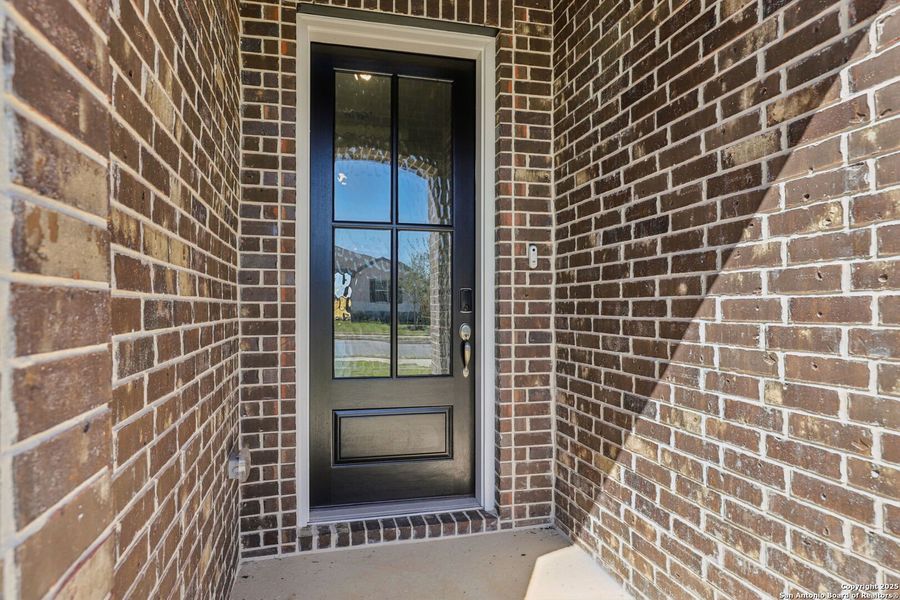 Exterior details and patio area of a home in Carmel Ranch, Schertz (Image 4).