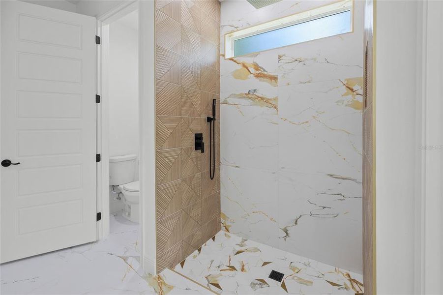 Furnished interior view inside a new home in , Dunnellon (Image 11).