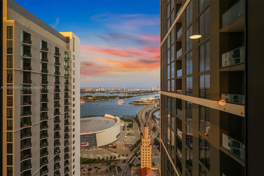 Condo located in Miami, FL showcasing its design and architecture (Image 3). Condo located in Miami, FL showcasing its design and architecture (Image 3).