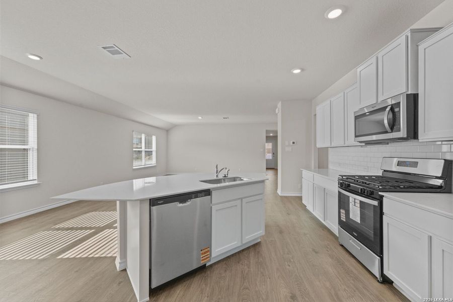 Furnished interior view inside a new home in Steele Creek, Cibolo (Image 6).