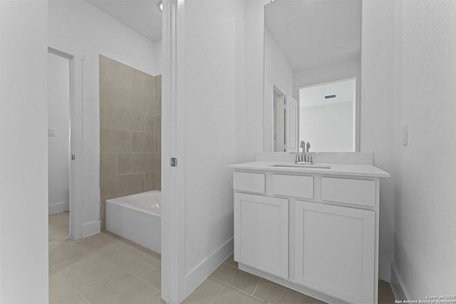 Furnished interior view inside a new home in , New Braunfels (Image 9).